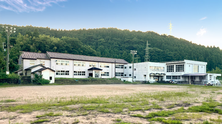 旧小羽小学校　体育館　運動場